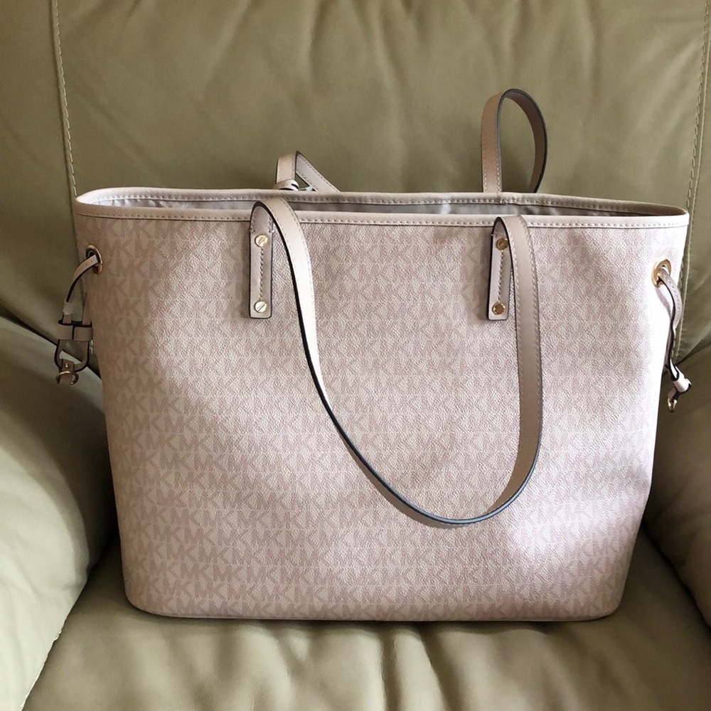 💥💥SOLD💥💥 Michael Kors Jet Set Travel Tote - Picture 2 of 7